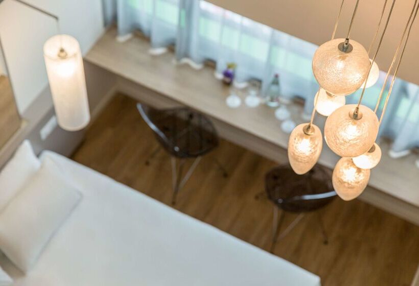 בית מלון כפרי The Originals City, Hôtel Armony, Dijon Sud