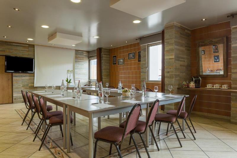 בית מלון כפרי The Originals City, Hôtel Armony, Dijon Sud