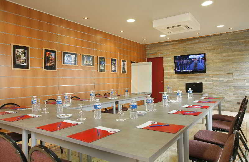 בית מלון כפרי The Originals City, Hôtel Armony, Dijon Sud