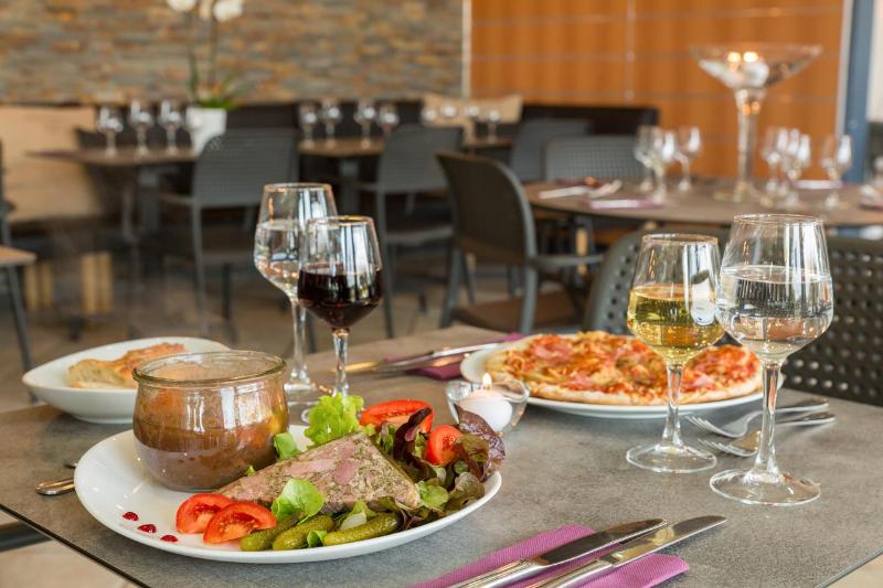 בית מלון כפרי The Originals City, Hôtel Armony, Dijon Sud