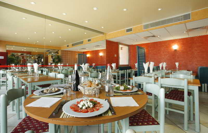 בית מלון כפרי The Originals City, Hôtel Armony, Dijon Sud