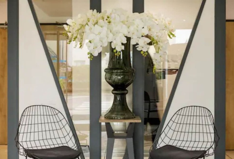 בית מלון כפרי The Originals City, Hôtel Armony, Dijon Sud