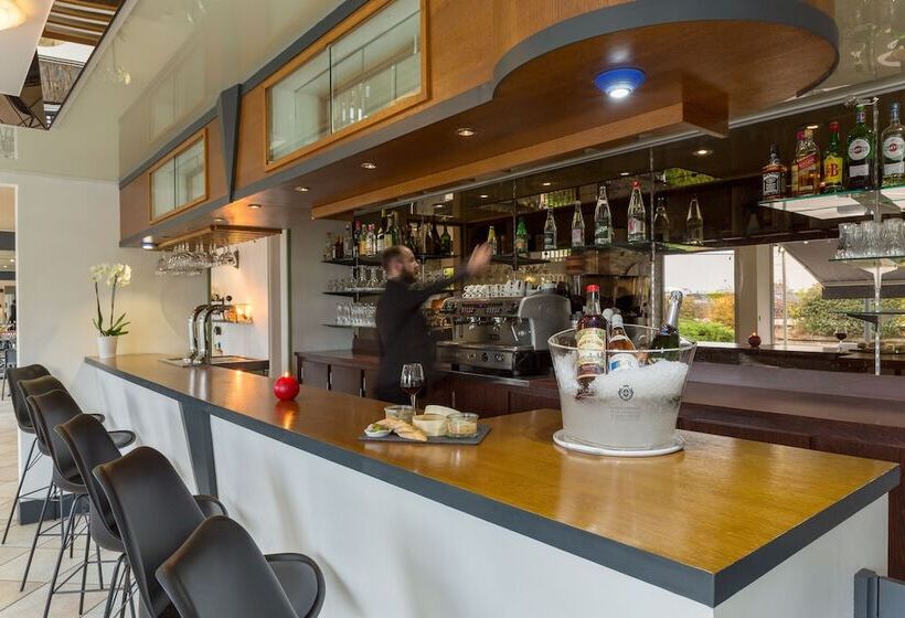 בית מלון כפרי The Originals City, Hôtel Armony, Dijon Sud