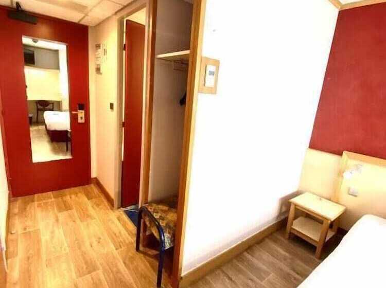 בית מלון כפרי The Originals City, Hôtel Armony, Dijon Sud