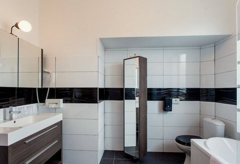 בית מלון כפרי The Originals City, Hôtel De L Europe, Saintnazaire