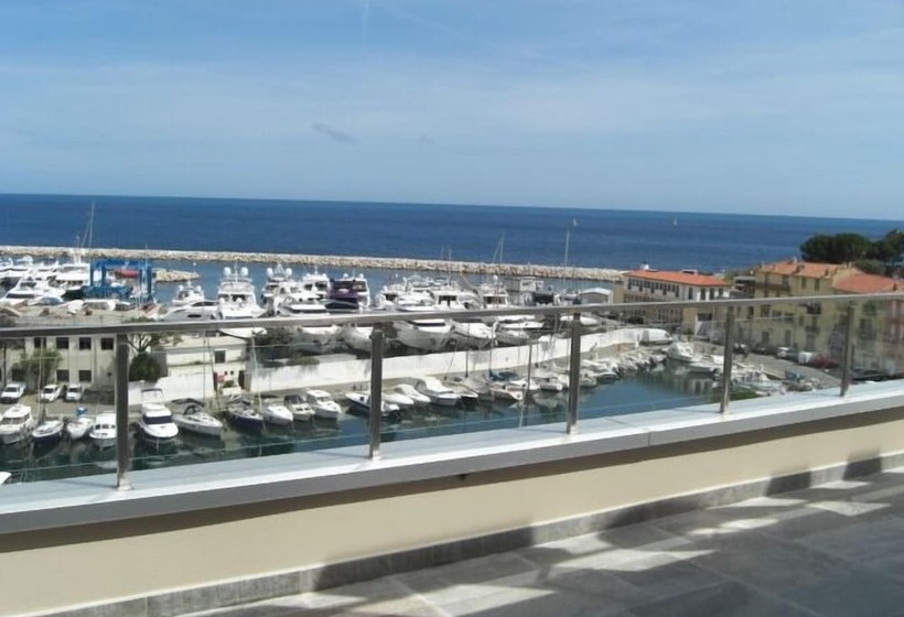 ホテル The Originals City, Hôtel Frisia, Beaulieusurmer