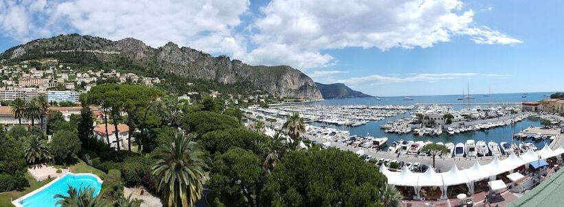 ホテル The Originals City, Hôtel Frisia, Beaulieusurmer