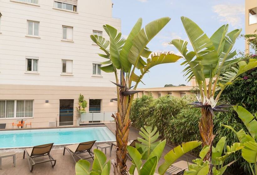 ホテル The Originals City, Hôtel Frisia, Beaulieusurmer