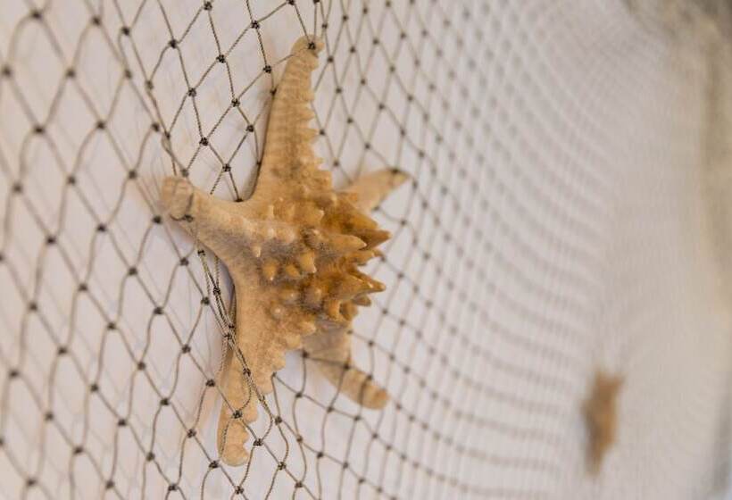 ホテル The Originals City, Hôtel Frisia, Beaulieusurmer