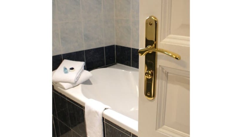 ホテル The Originals City, Hôtel Frisia, Beaulieusurmer