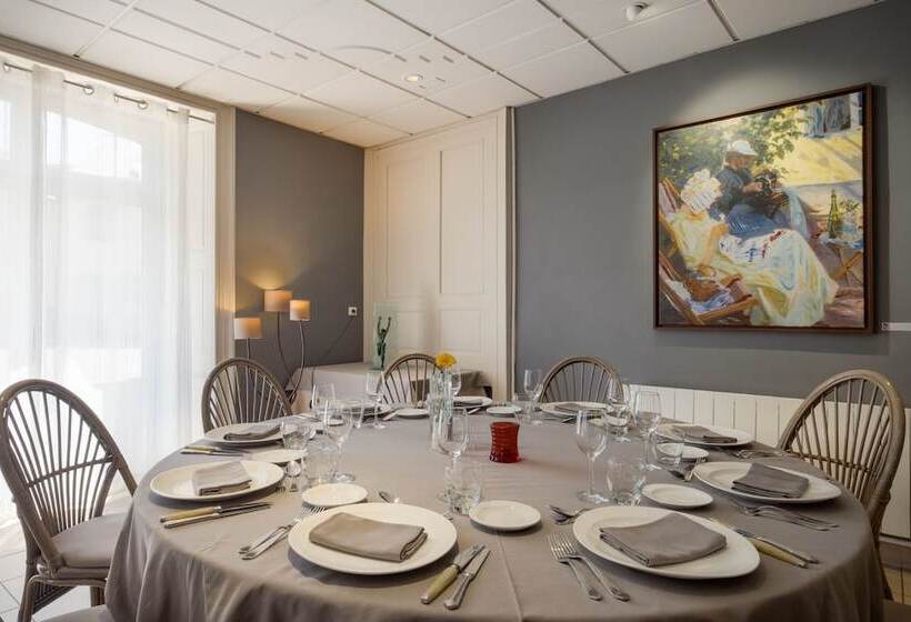 L Ermitage Hotel & Restaurant