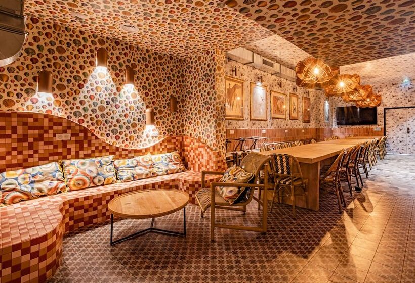 Villa Saint Exupery Beach Hostel