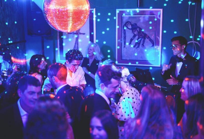 Villa Saint Exupery Beach Hostel