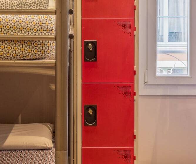 Villa Saint Exupery Beach Hostel