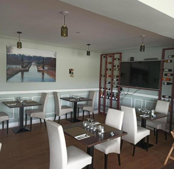 ホテル Auberge Du Pont Canal