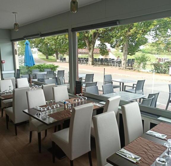 ホテル Auberge Du Pont Canal