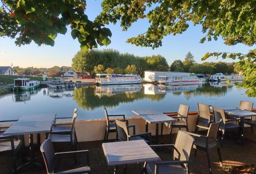 ホテル Auberge Du Pont Canal