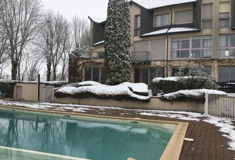 Inter Hotel Salers Le Gerfaut