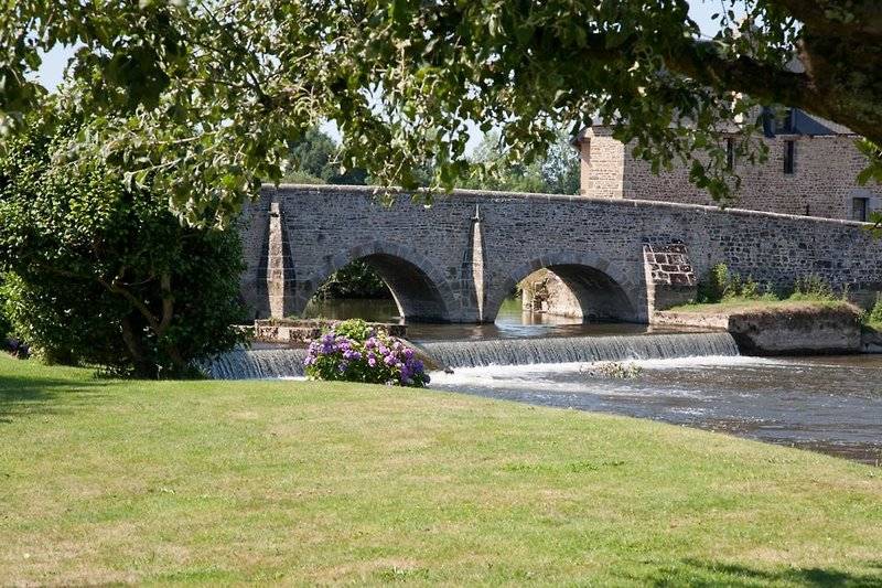 בית מלון כפרי Best Western Le Moulin De Ducey