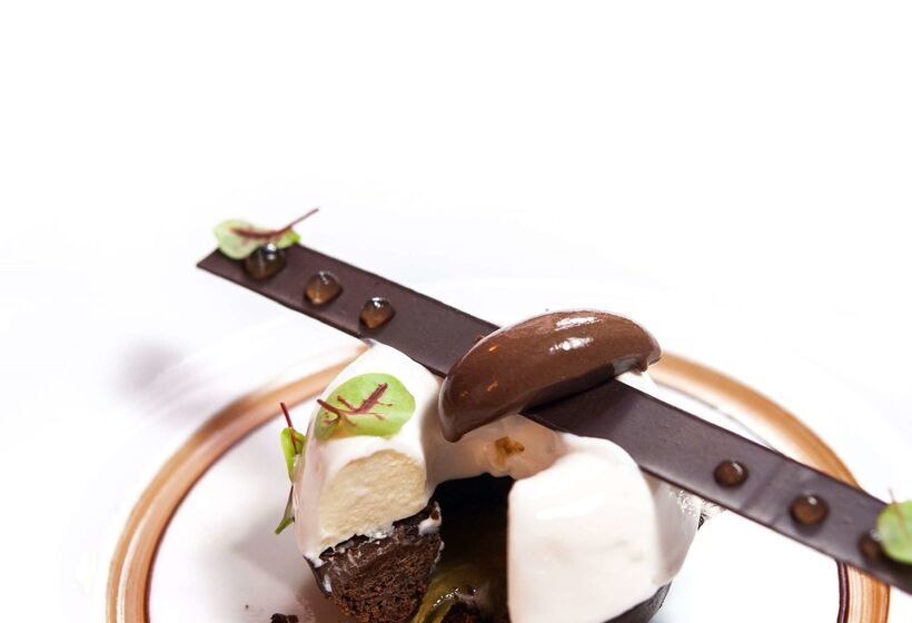 호텔 & Spa Le Grand Monarque, Bw Premier Collection