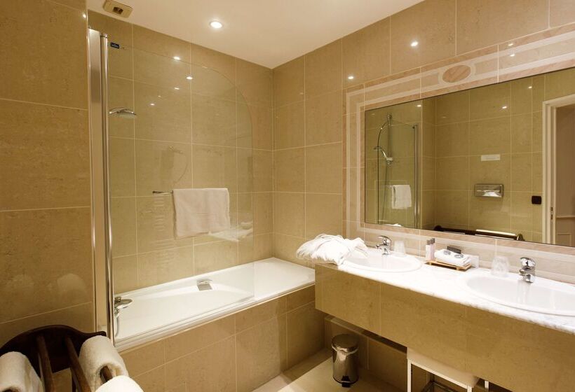 호텔 & Spa Le Grand Monarque, Bw Premier Collection