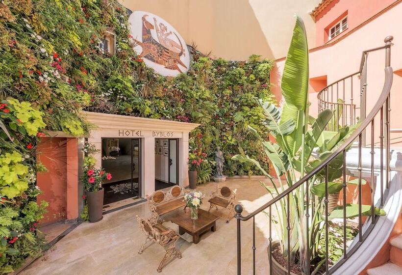 فندق Byblos Saint Tropez