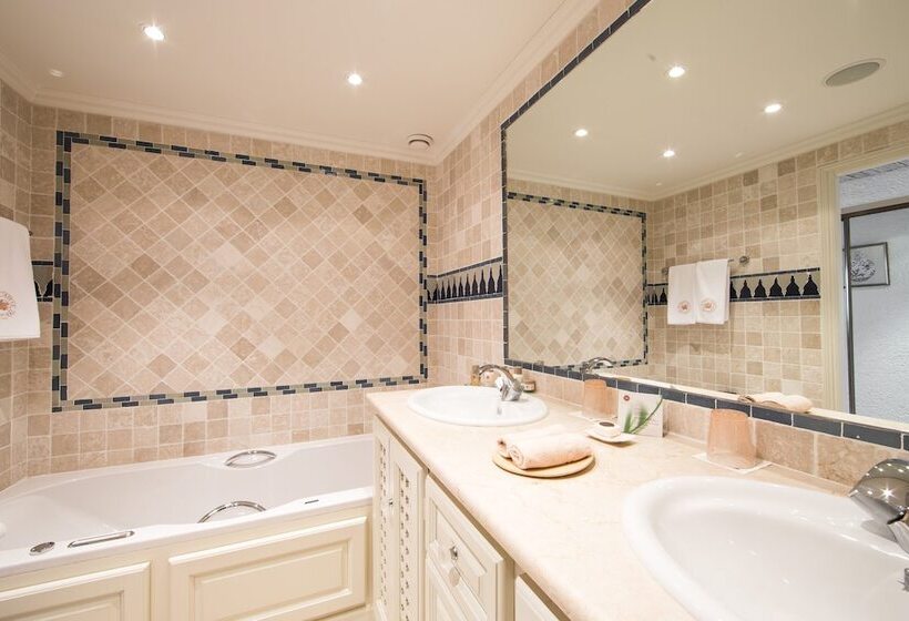 فندق Byblos Saint Tropez