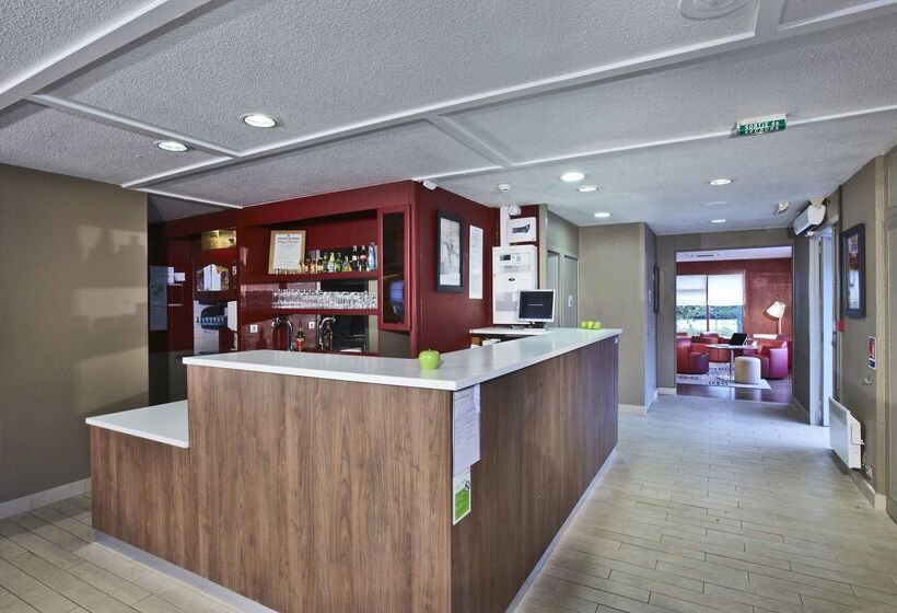 فندق Campanile Chanas