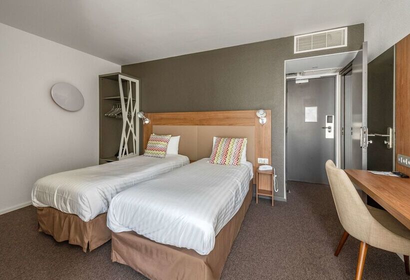 Отель Campanile Chartres Centre   Gare   Cathédrale