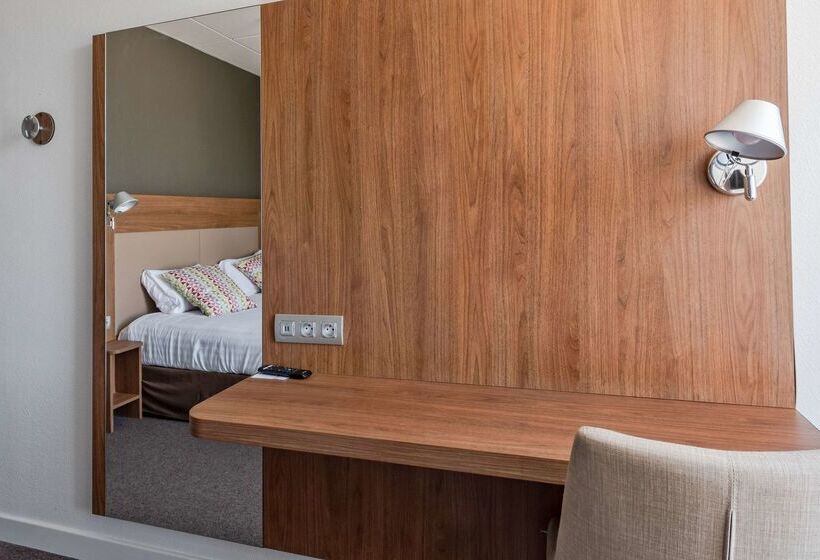 Отель Campanile Chartres Centre   Gare   Cathédrale