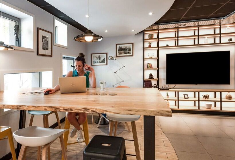 Отель Campanile Chartres Centre   Gare   Cathédrale