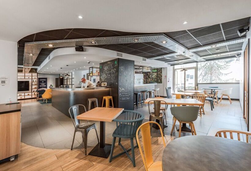 Отель Campanile Chartres Centre   Gare   Cathédrale