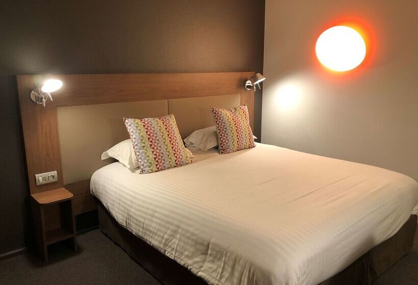 Отель Campanile Chartres Centre   Gare   Cathédrale