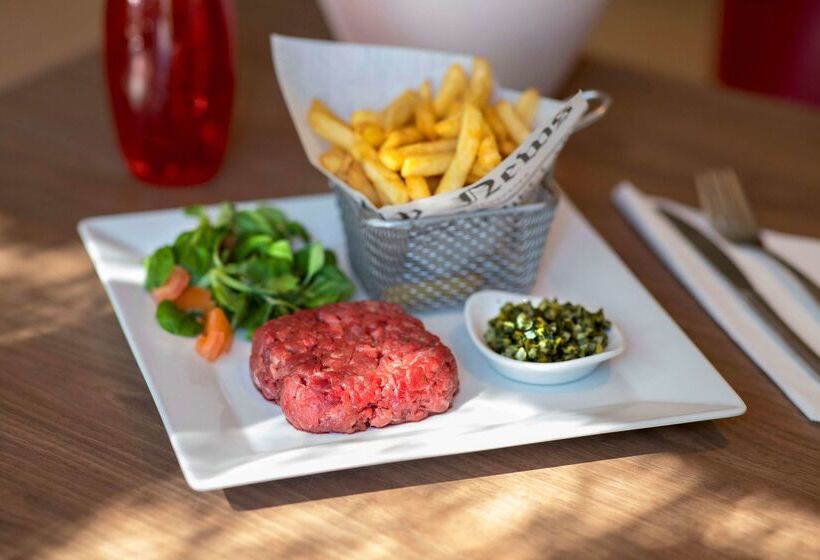 Отель Campanile Montesson Le Vesinet