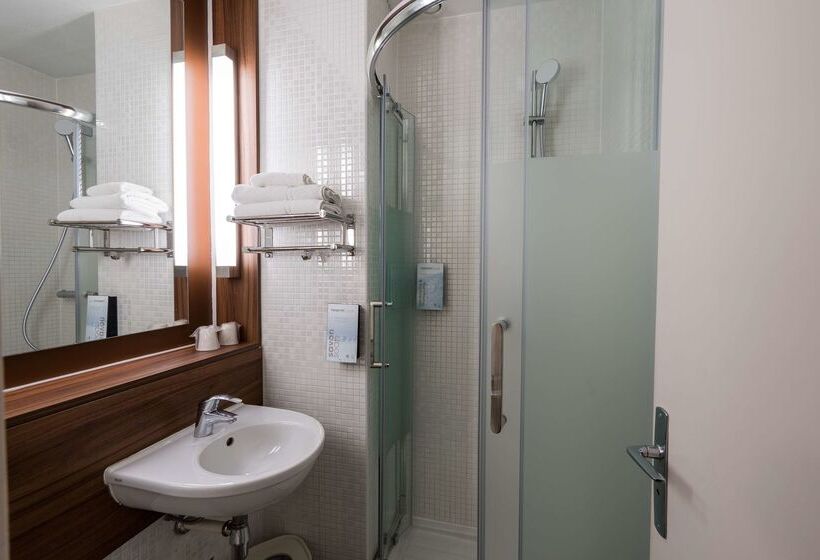 فندق Campanile Montesson Le Vesinet