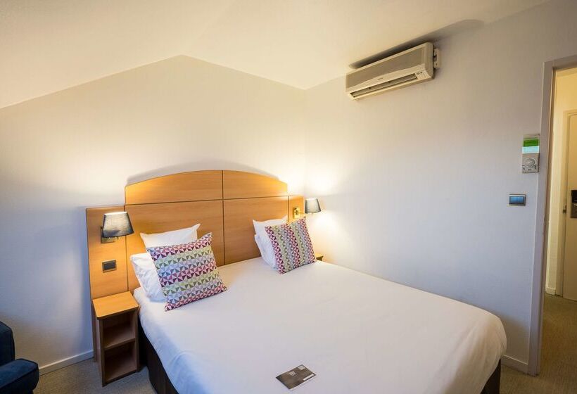 Отель Campanile Montesson Le Vesinet