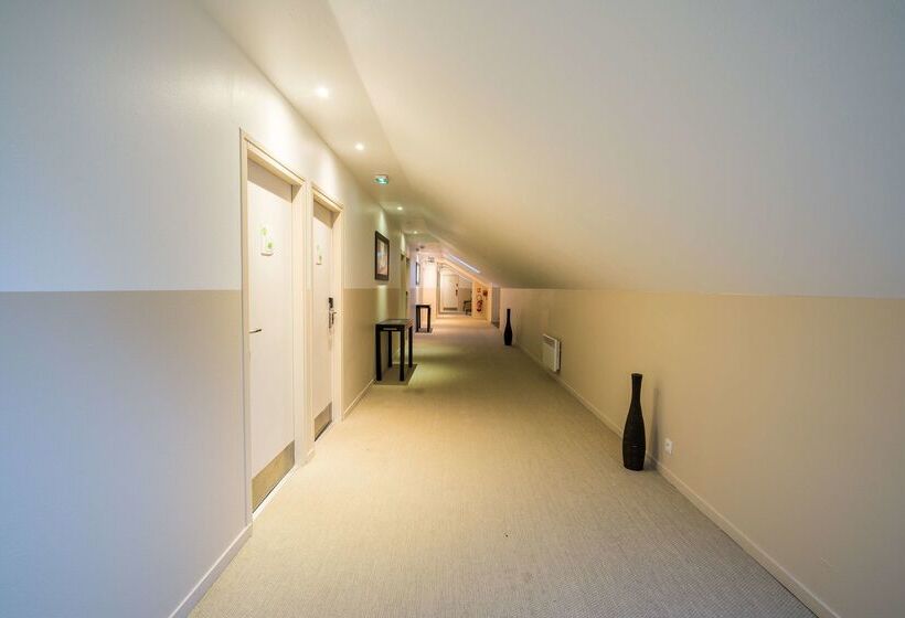 Отель Campanile Montesson Le Vesinet