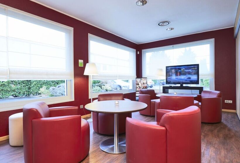 فندق Campanile Montesson Le Vesinet