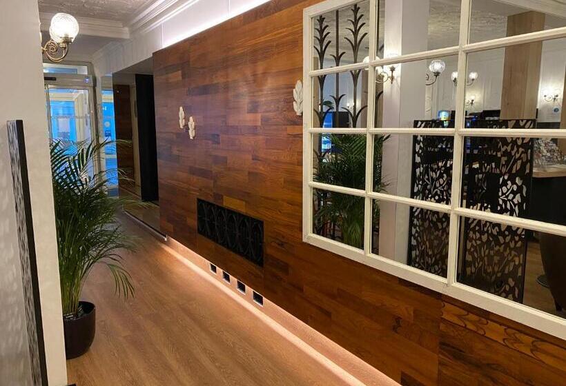 Отель Du Louvre