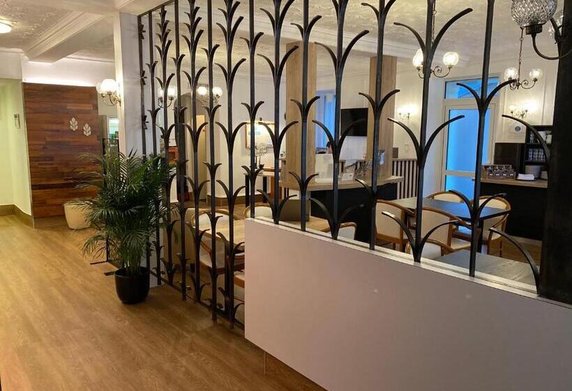 Отель Du Louvre