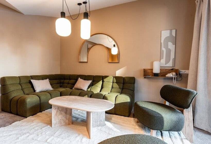 فندق Fahrenheit Seven Courchevel