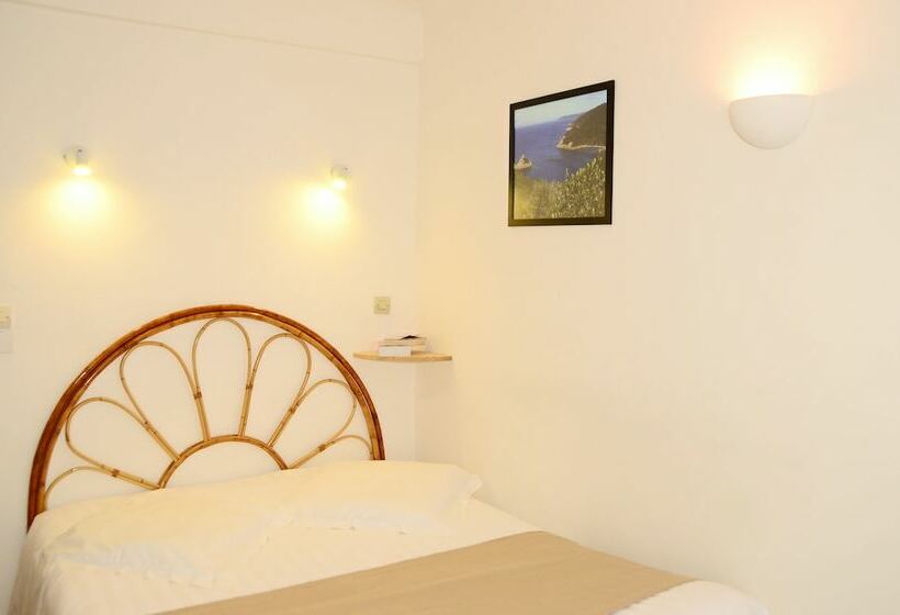 فندق Hôtel L Oustaou