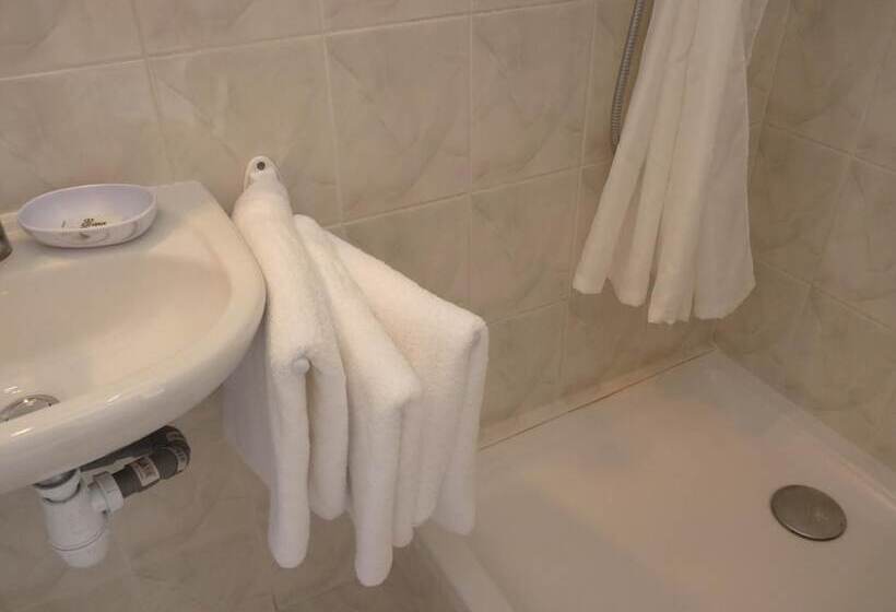 فندق Hôtel L Oustaou