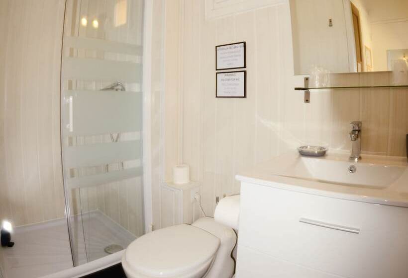 فندق Hôtel L Oustaou