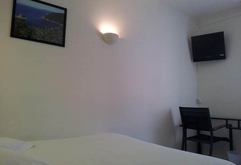 فندق Hôtel L Oustaou