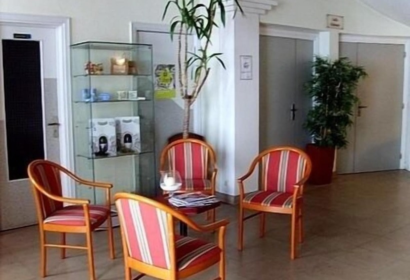 Отель Hôtel Le Chêne Vert
