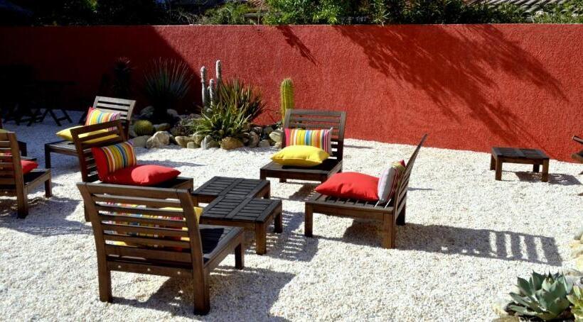 ホテル Hôtel Les Mimosas