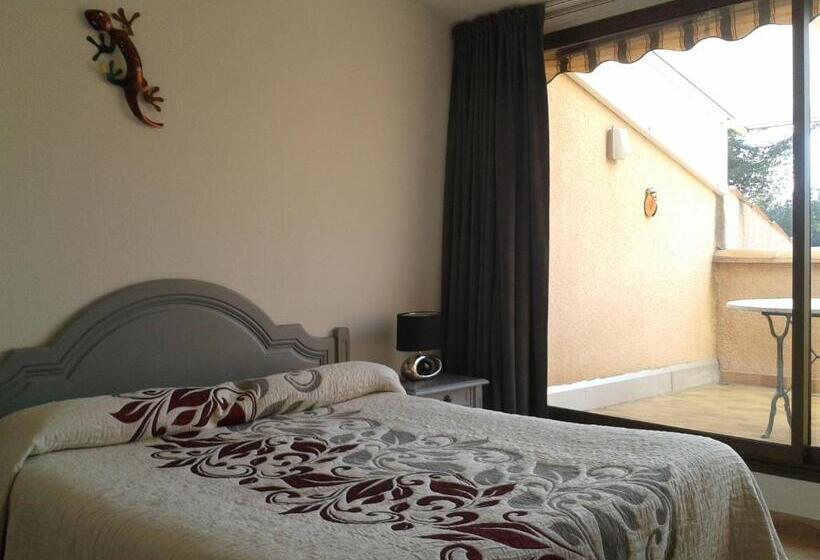 בית מלון כפרי Hôtel Les Palmiers