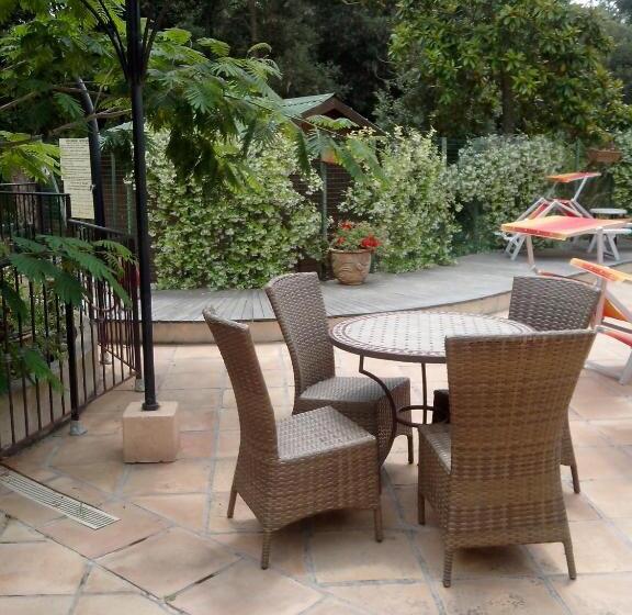 فندق Hôtel Les Palmiers