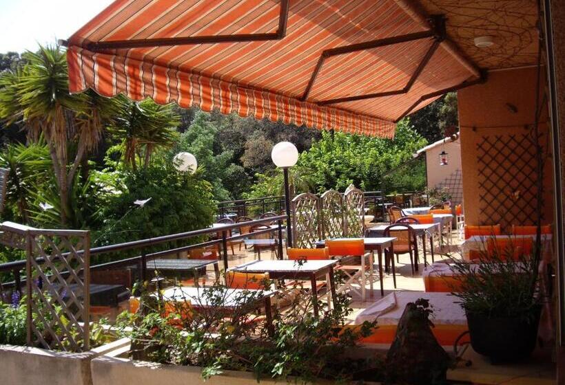 فندق Hôtel Les Palmiers